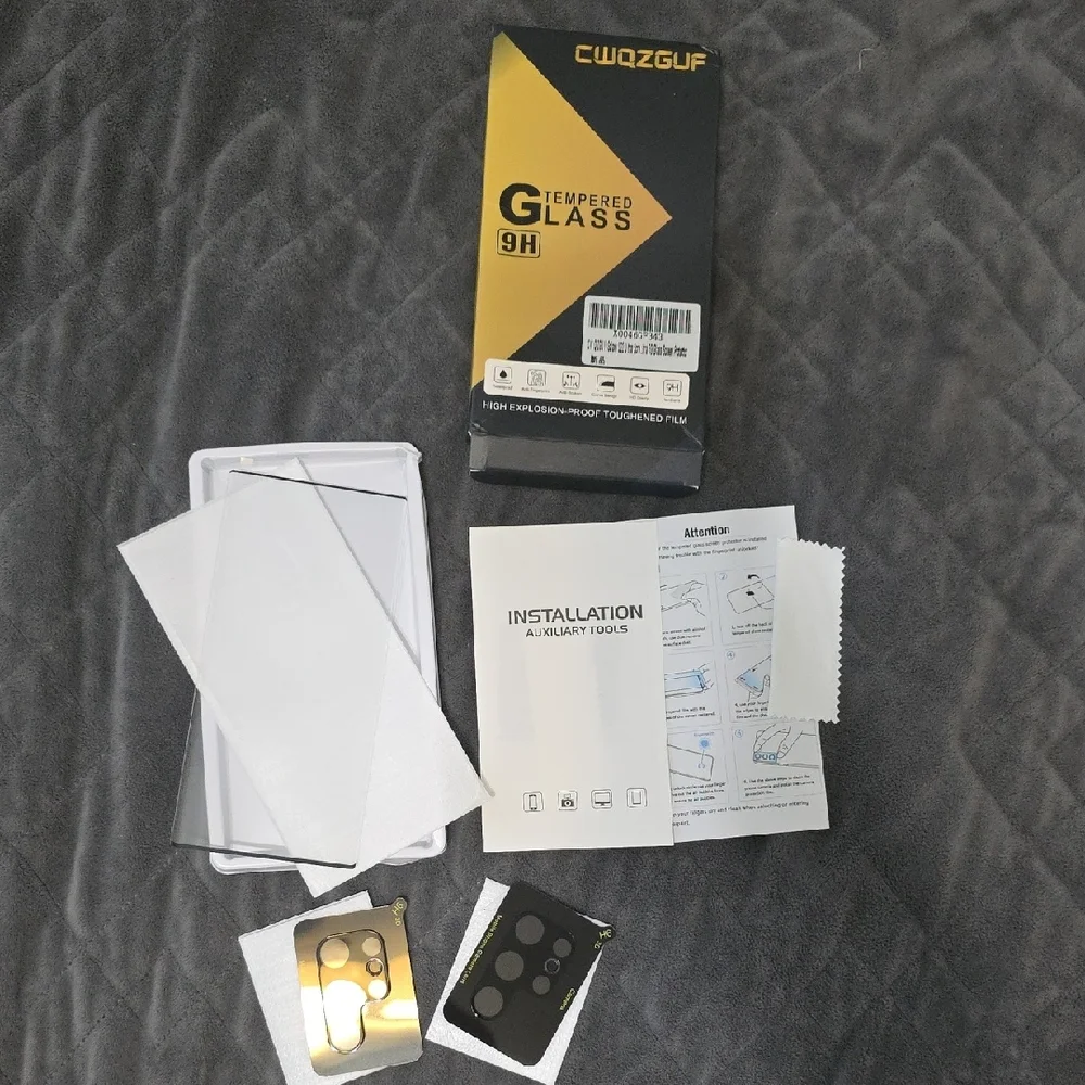 Tempered Glass Screen Protector for Smartphones - Black and Gold